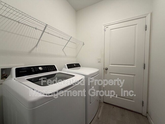 Building Photo - 2993 Crossfield Dr