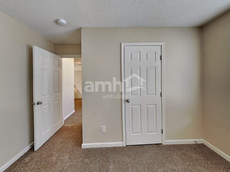 Building Photo - 117 Bainbridge Ct