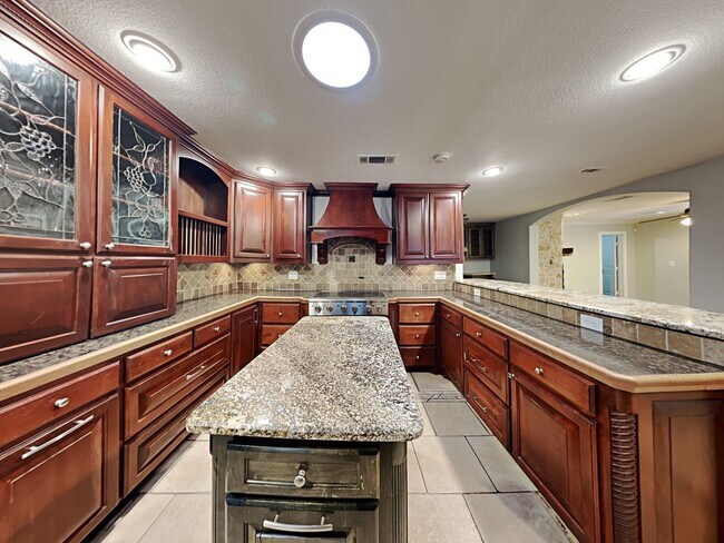 Building Photo - Spacious 4BR Home in Denton | Fireplace, Fenced Yard, Covered Patio + Near UNT