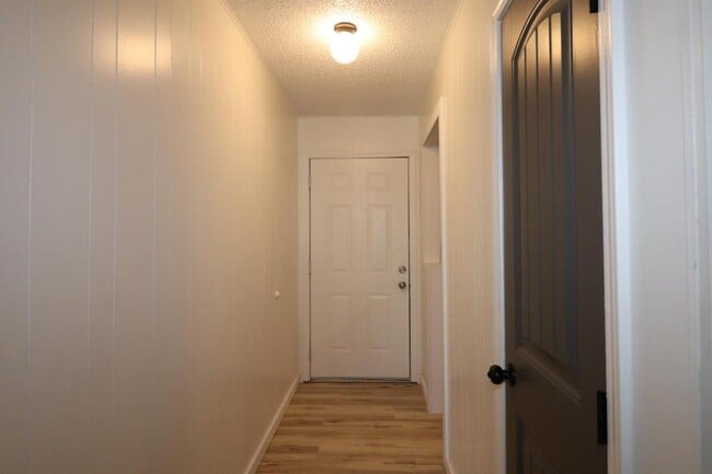 Building Photo - 1221 S Park Ave