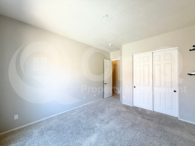 Building Photo - 12908 W Sierra Vista Dr