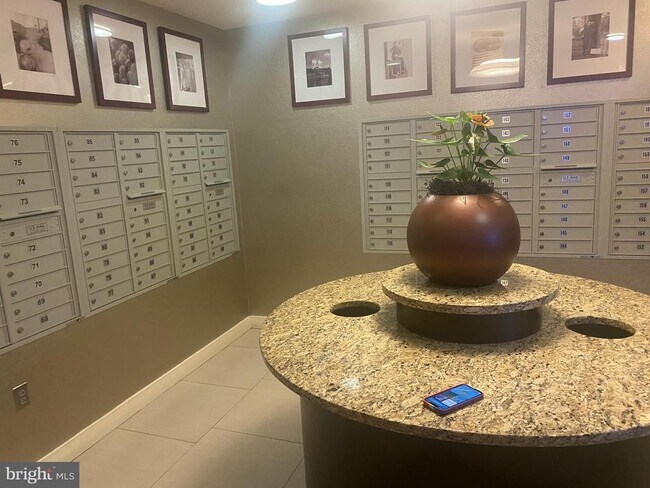 Building Photo - 5750 Bou Ave