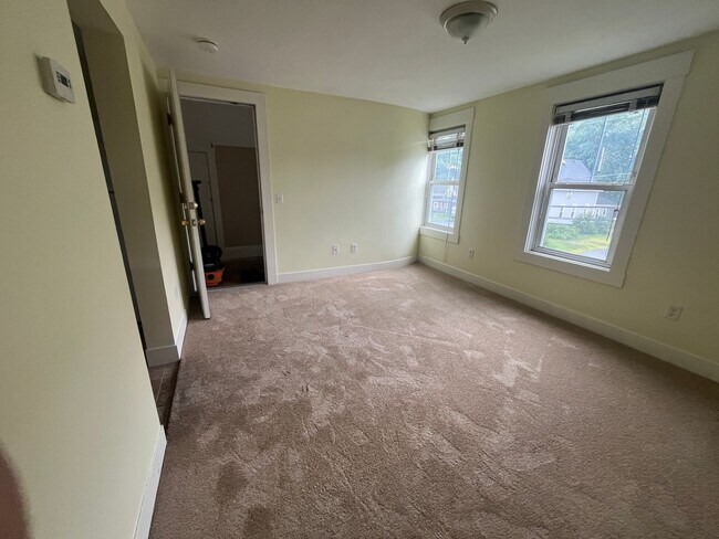 Building Photo - Charming 2-Bedroom 1 Bath Apt. in Middleboro