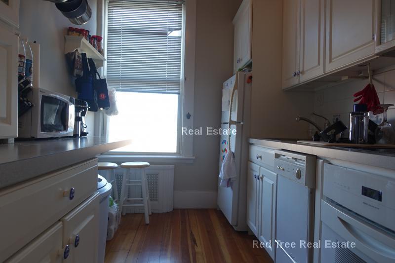 Building Photo - 554 E 4th St