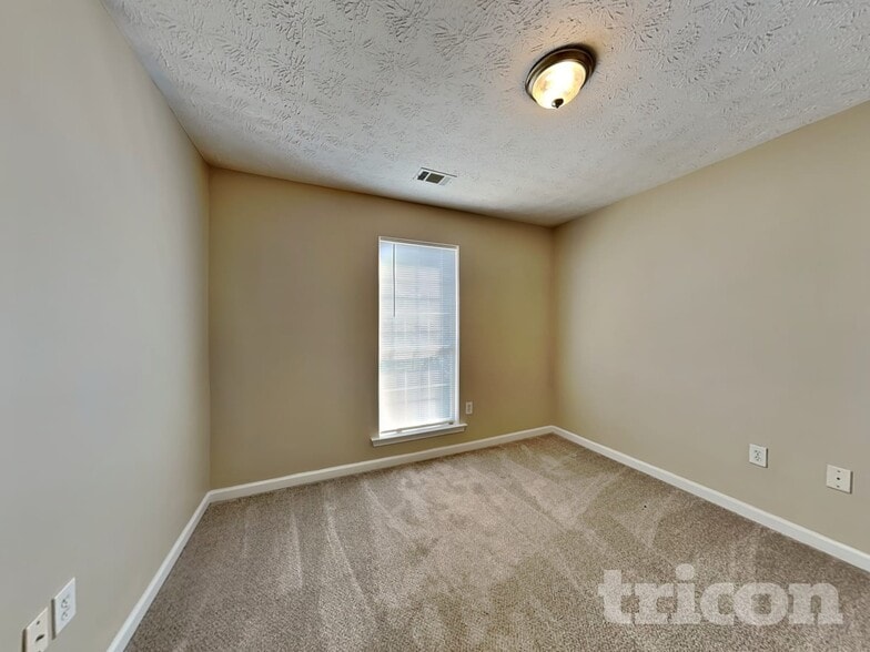 Building Photo - 50 Tufts Cir
