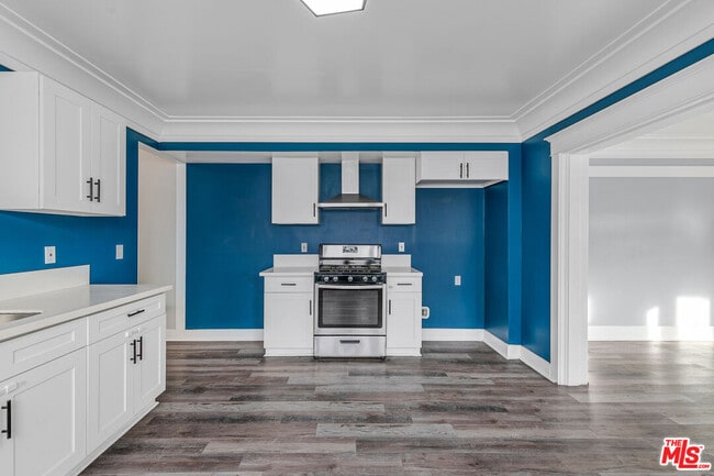 Building Photo - 641 W 43rd St