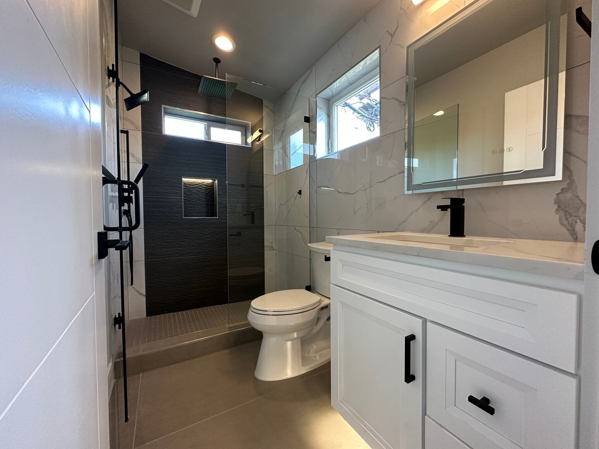 Building Photo - 5509 Brooklyn Ave NE