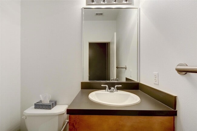 Building Photo - 2401 E 6th St