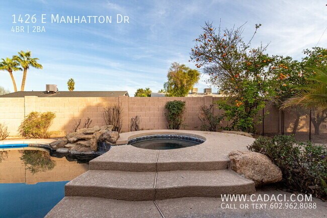 Building Photo - 1426 E Manhatton Dr