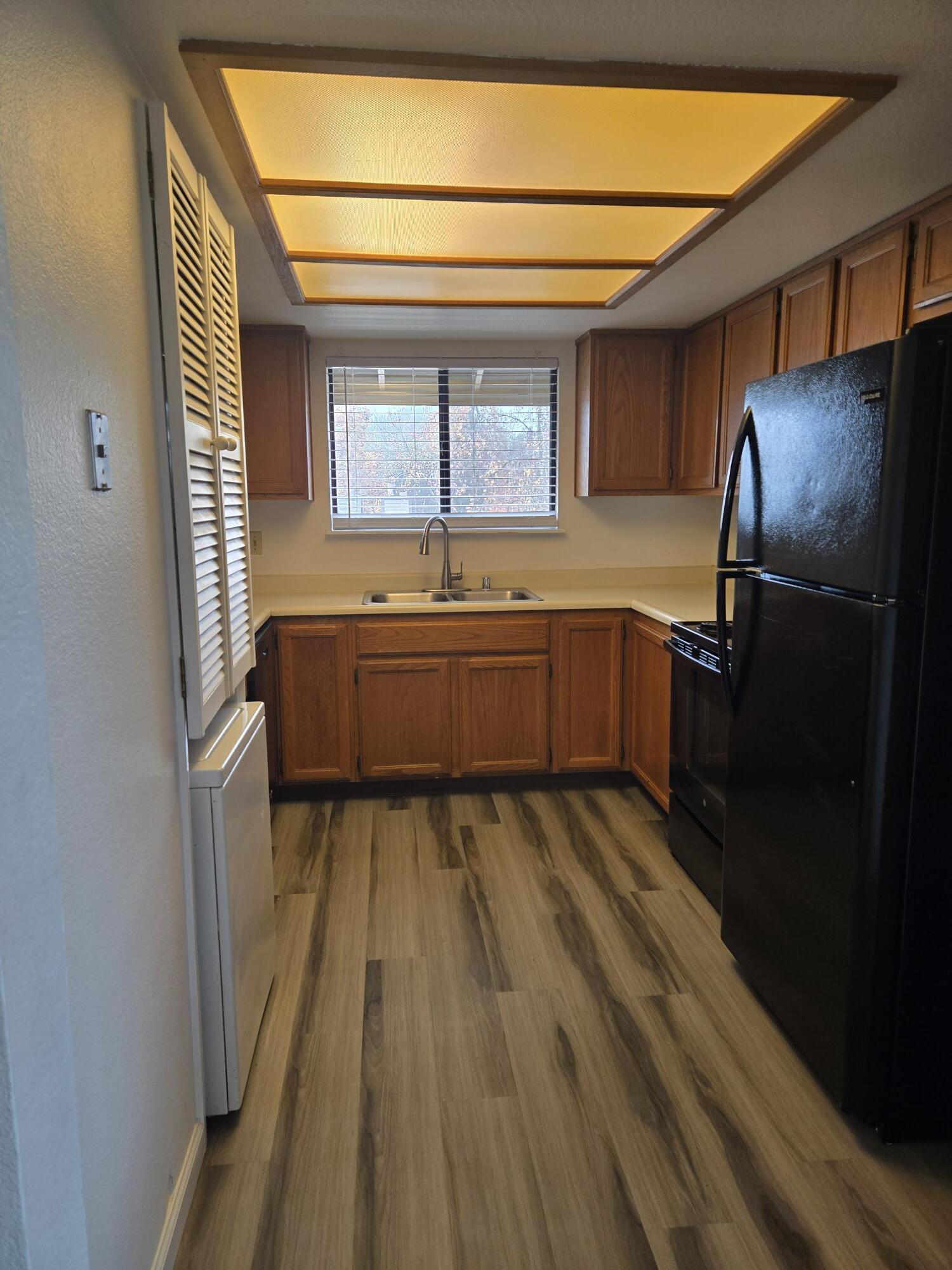 Building Photo - 3033 Estepa Dr