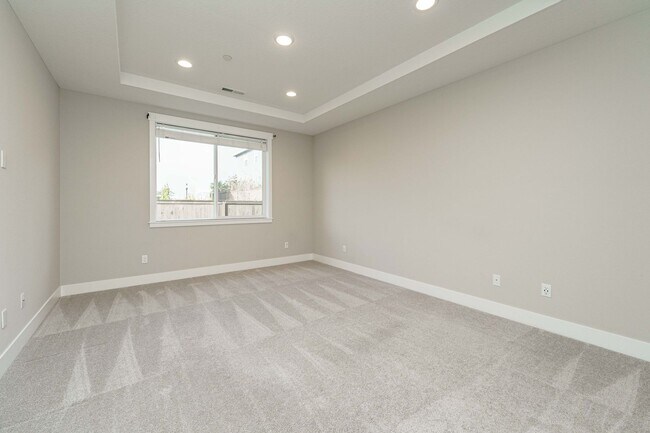 Building Photo - 8989 N Kale Cir