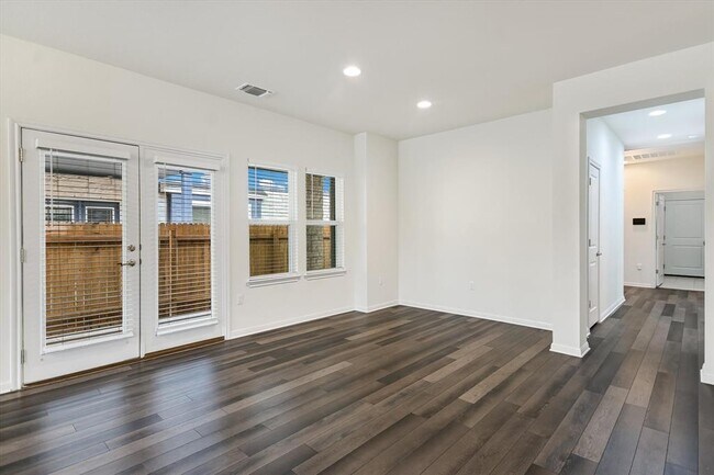 Building Photo - 8501 Looksee Ln