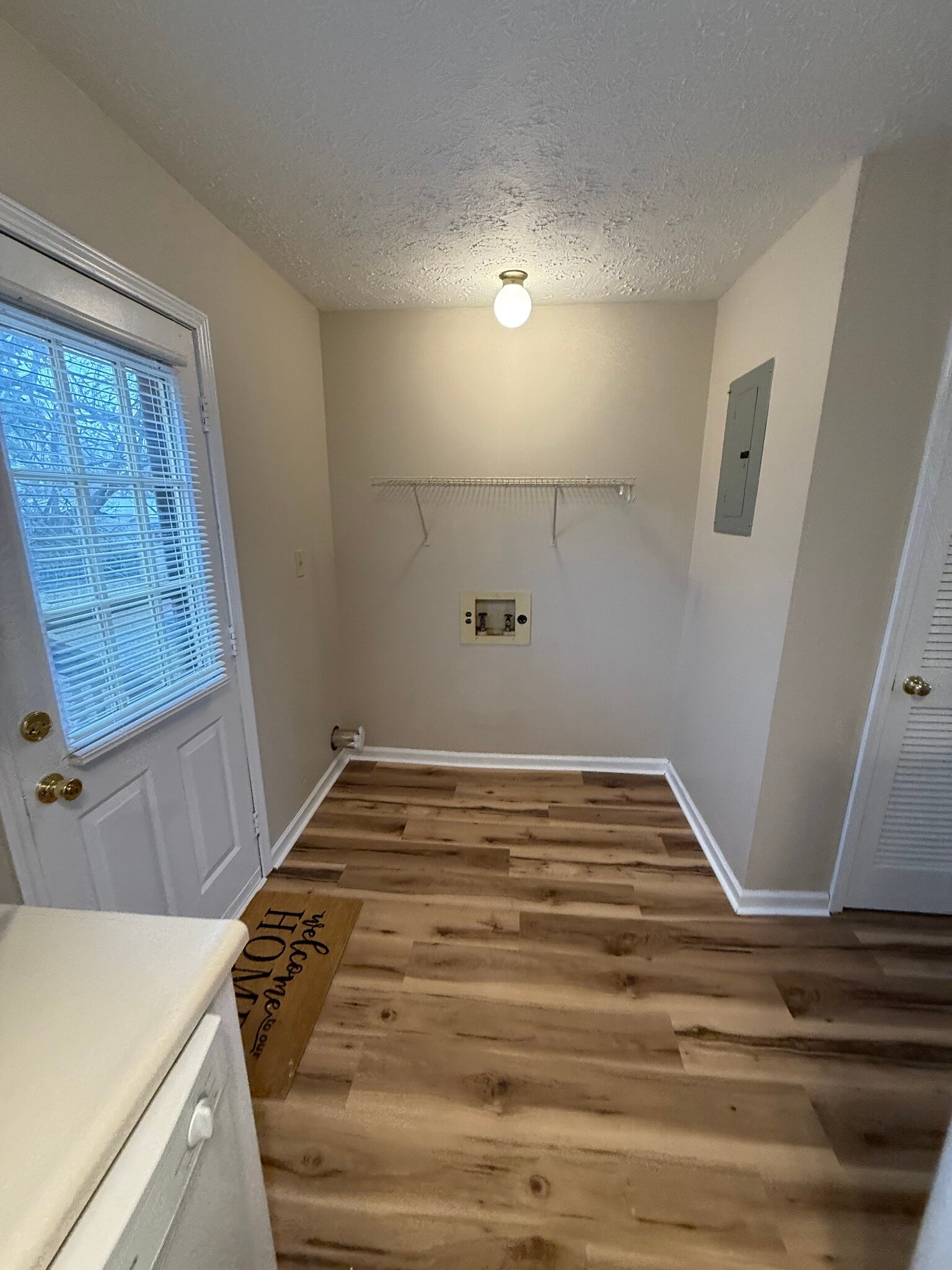 Washer/dryer hookup - 719 Main St