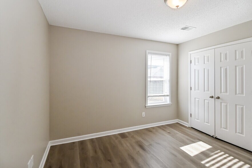 Building Photo - 5150 Bluff Springs Cove