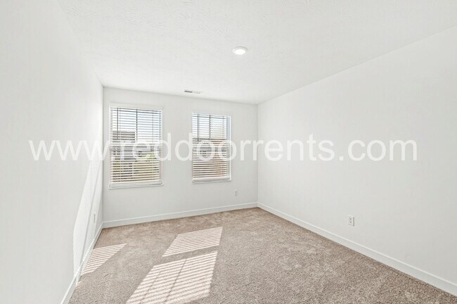 Building Photo - 2224 Boxwood Dr