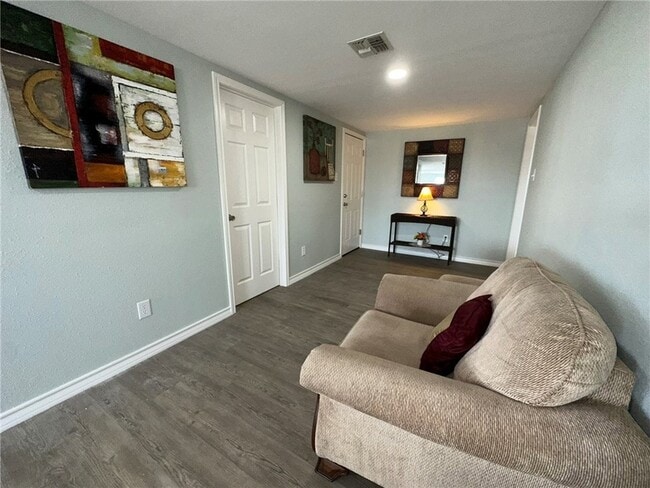 Building Photo - 201 Volpe Cir