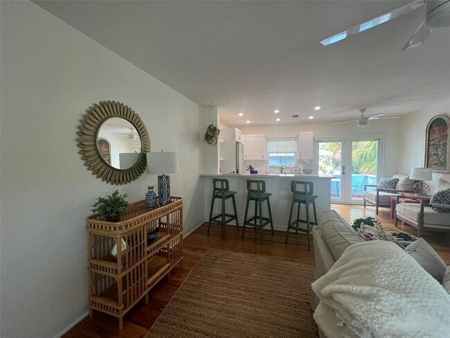 Building Photo - 1800 Pass a Grille Way