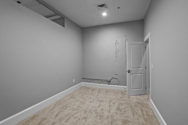 Building Photo - 157 N Howard St