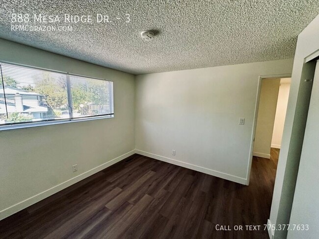 Building Photo - 888 Mesa Ridge Dr