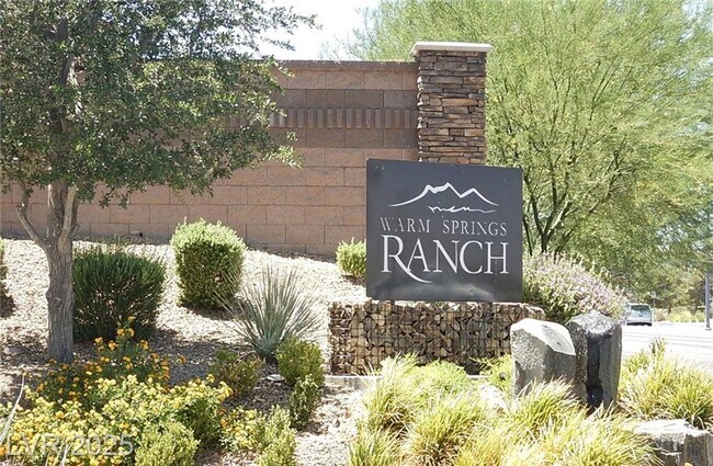 Building Photo - Lovely 2 Story Home!