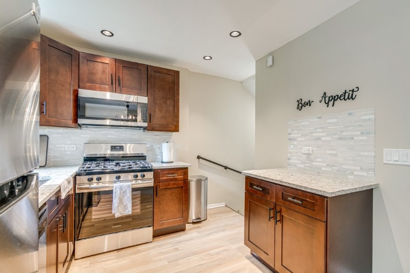 Building Photo - 1635 E 70th St