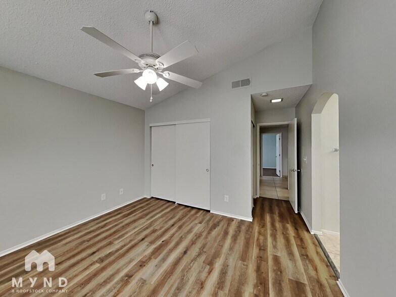 Building Photo - 1328 Sun Point Dr