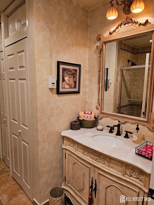 Building Photo - 663 Yorktown Ln