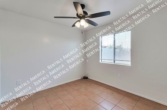 Building Photo - 1107 W Sonora St