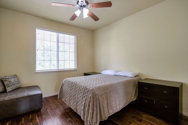 Building Photo - 2315 Broadleaf Loop