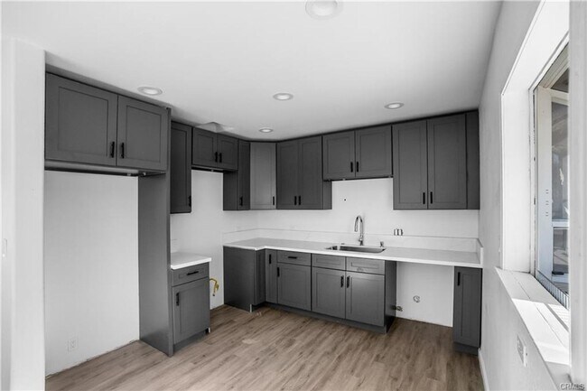 Building Photo - Welcome to this freshly RENOVATED three-bed, two-bath home in a calm Winnetka