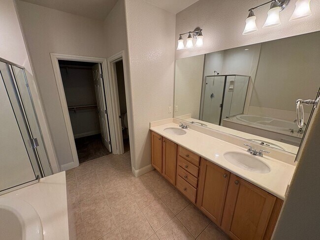 Building Photo - Beautiful 3 bed 2 Bath Home in Mountain House