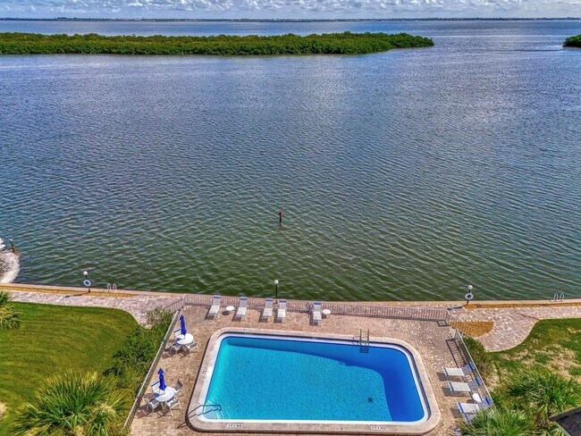 Building Photo - LUXURY LONGBOAT LIVING AT IT’S FINEST! AVA...