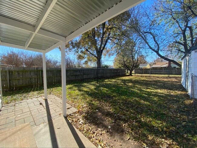 Building Photo - Charming 2-bedroom, 1 bathroom home.