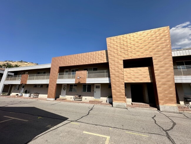Building Photo - 650 N 300 W