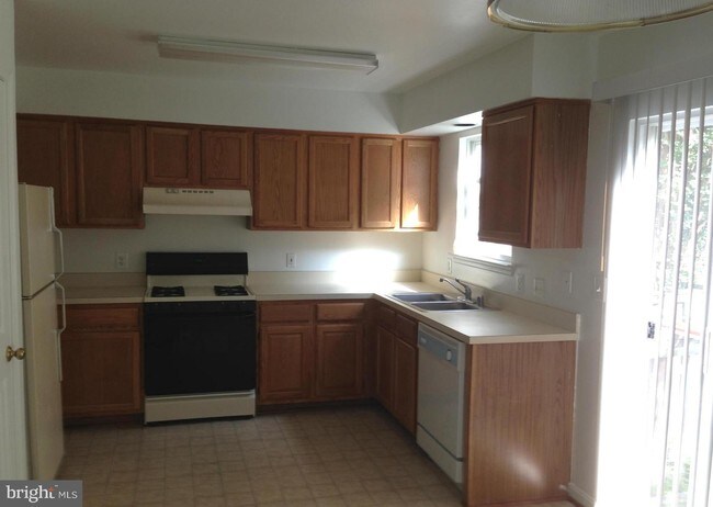 Building Photo - 305 Independence Dr