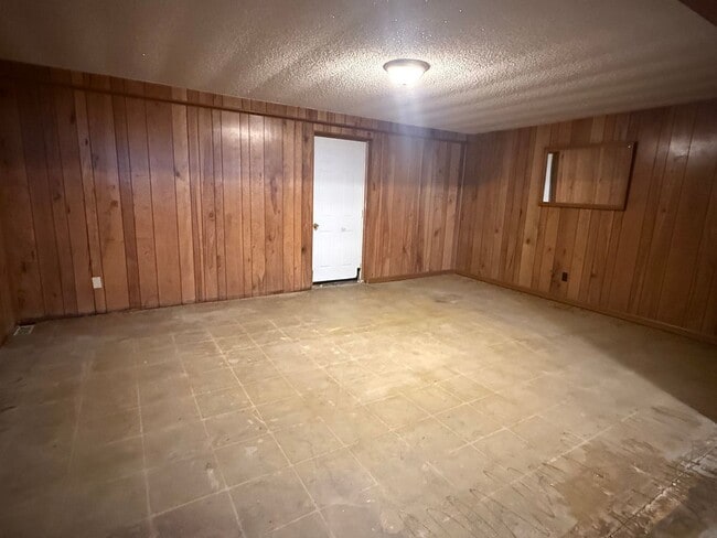 Building Photo - 916 S 6800 E