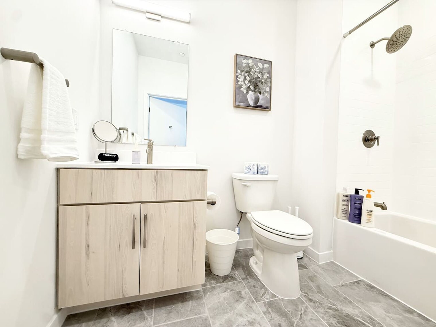 Building Photo - 501 N Perth St