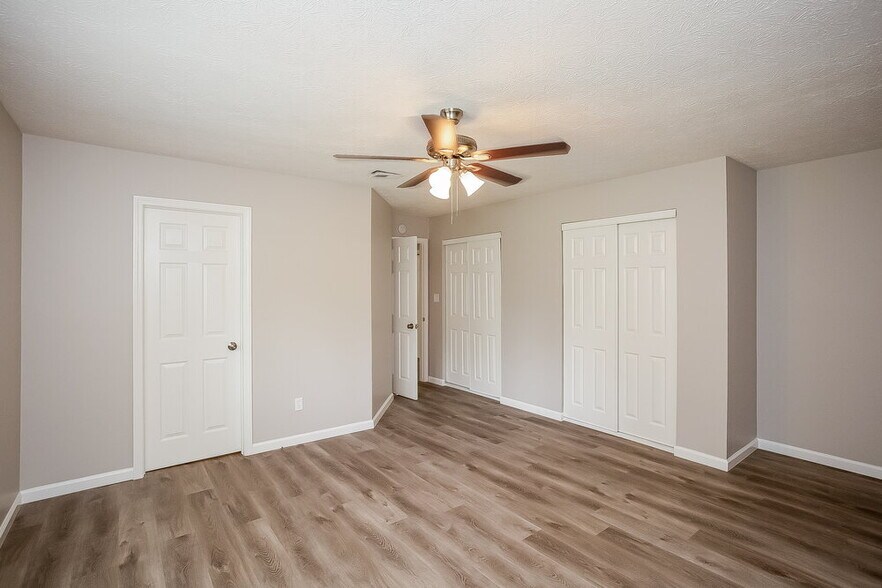 Building Photo - 8460 Countryside Ct