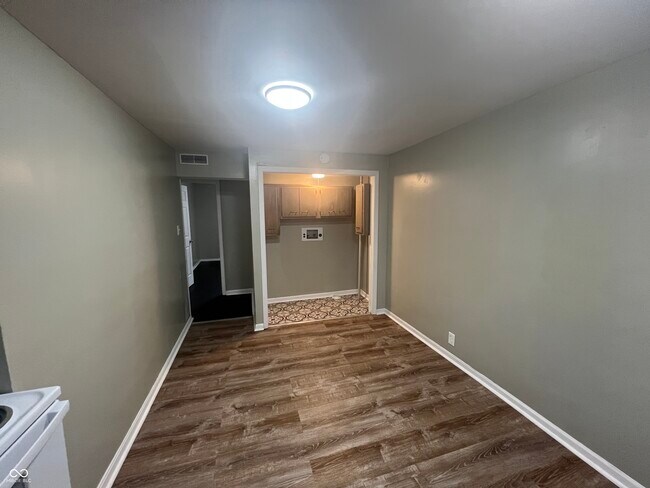 Building Photo - 210 Whitlock Ave