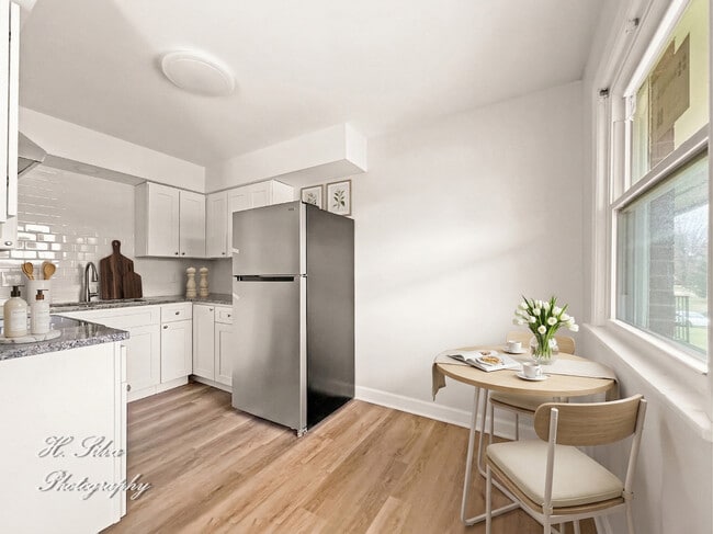 Building Photo - 5 Arrowhead Dr