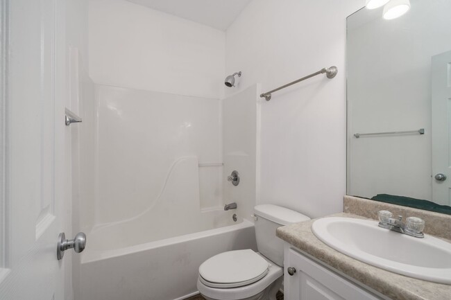 Building Photo - Charming and Newly Renovated 3 Bedroom 2 B...