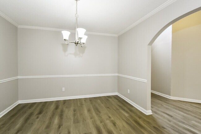 Building Photo - 13218 Sandbourne S