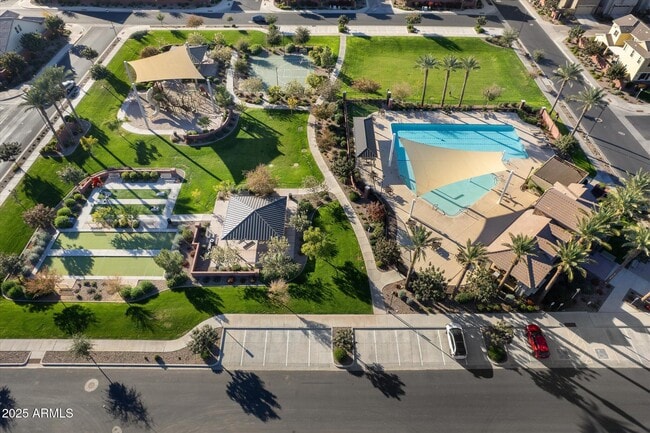 Building Photo - 2527 S Quaintance St