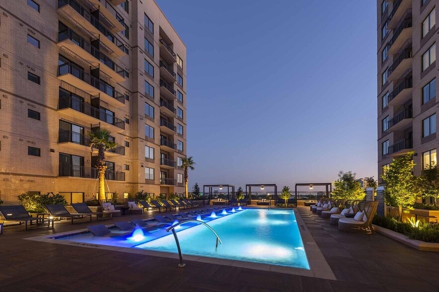 Building Photo - 2727 Albany St