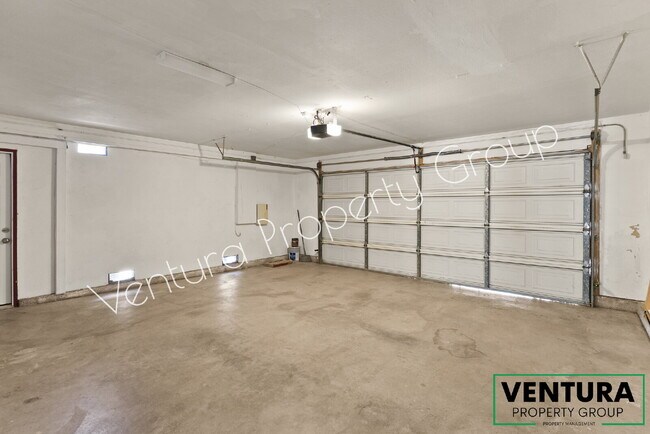 Building Photo - Spacious 4-Bed, 3-Bath Gem in Camarillo Heights