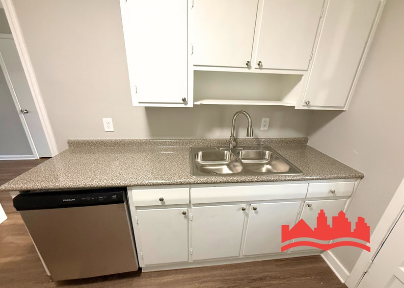 Building Photo - 3575 Kensett Dr