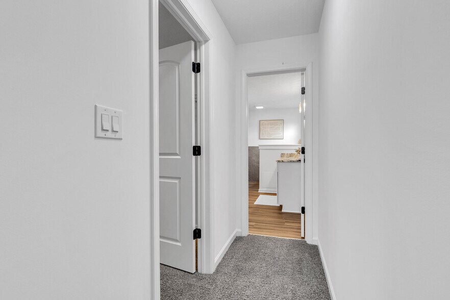 Building Photo - 9724 Brooks Dr