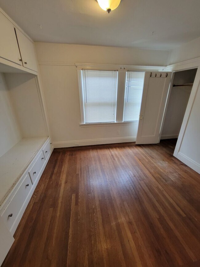 Building Photo - Jewel Of The Sunset! 3 bed/1 bath house ac...