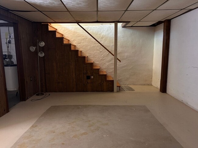 Building Photo - 660 E Oregon Rd