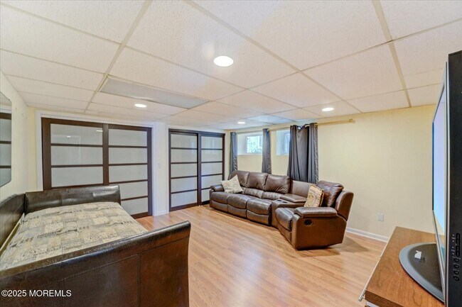 Building Photo - 74 Seneca Pl